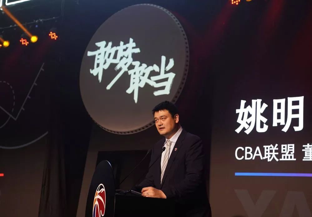 《门锁》单日票房928万，《铁道英雄》单日票房597万，走势保持稳定，位 《扬名立万》破7亿 《古董局中局》蝉联日冠 2021-12-05 12月4日周六，全国院线总票房1.39亿，较前日上涨63.72%。