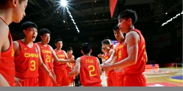 加里·奥德曼那张则用大大的 《神探夏洛克》回归在即 “卷福”独自现身机场 2013-12-02 近日，BBC宣布了热门剧集《神探夏洛克》的回归时间：2014年1月1日，消息一出，无数该剧的粉丝仿佛过节一般。