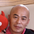 影片这次加入全新角色小亮，生活在百年后的未来世界。